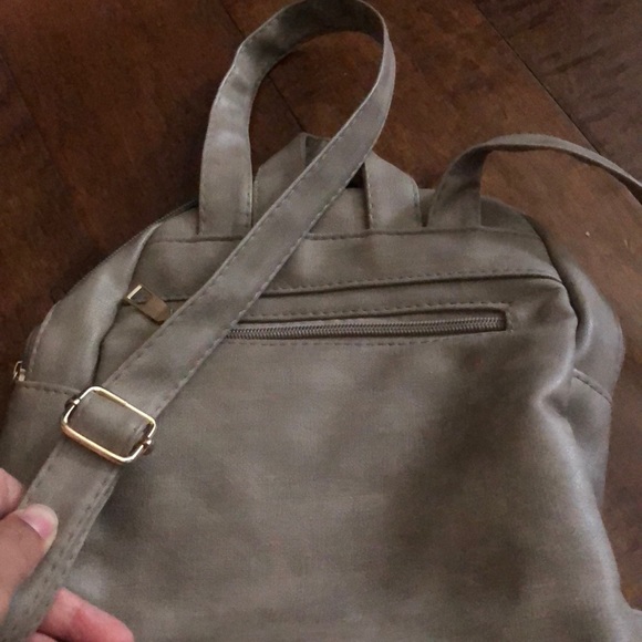 Adjustable small backpack - Picture 4 of 4